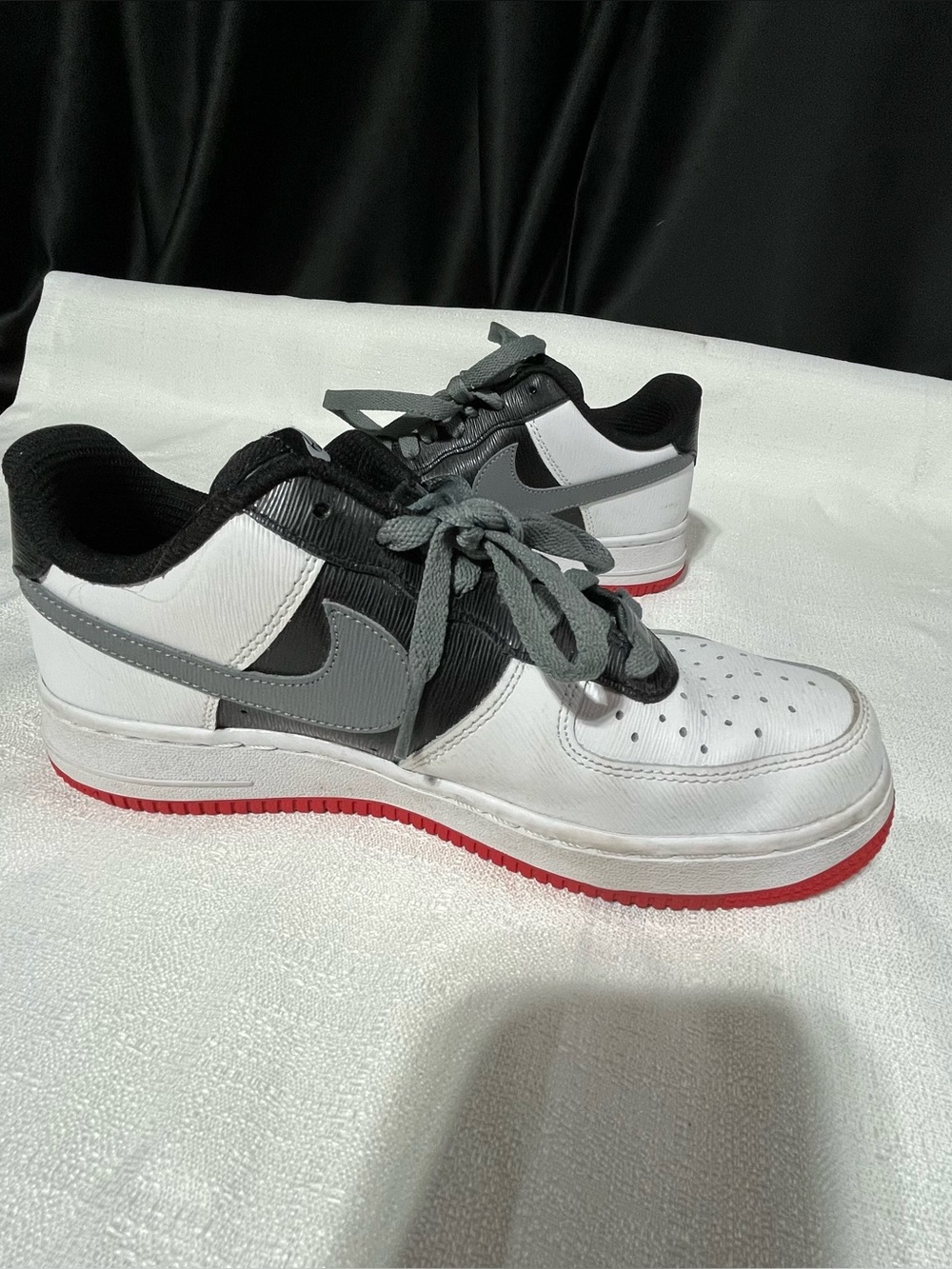 Nike mens Low-Top Sneakers - White, Black & Gray with Red Sole